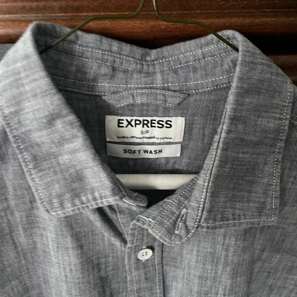 Express small button up - Picture 2 of 2